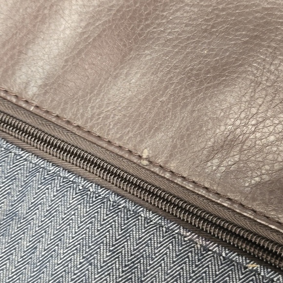 THIRTY-ONE Suite Success Tote in Navy Tweed with Brown Accents - Picture 12 of 17